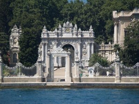 Full Day Istanbul Bosphorus Cruise and Dolmabahce Palace Tour with Private Guide - Misir Çarşısı (Spice Bazaar): where the Silk Road made sense