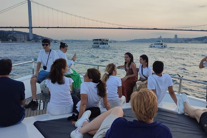 Istanbul Bosphorus Boat Cruise Tour ( MORNİNG or SUNSET ) - Küçüksu Castle, old-school Istanbul, and Beylerbeyi Palace